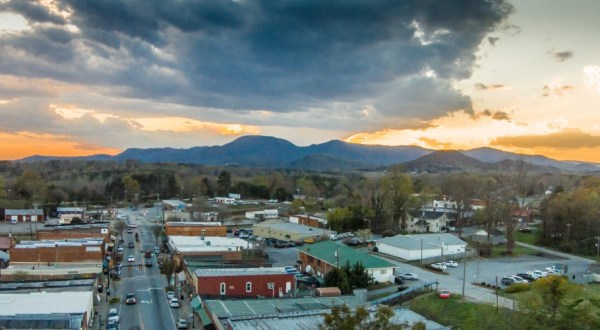 The One Town In South Carolina With A Picture Perfect View Of The Blue Ridge Mountains