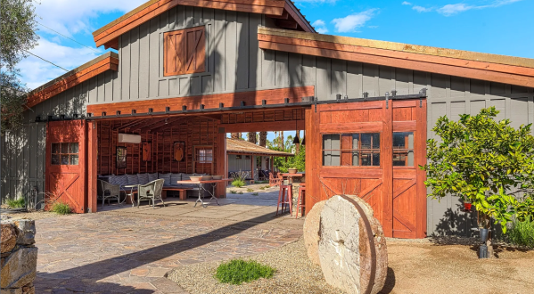 The Rustic Lodge In Southern California That Will Take You Back To The 1950s