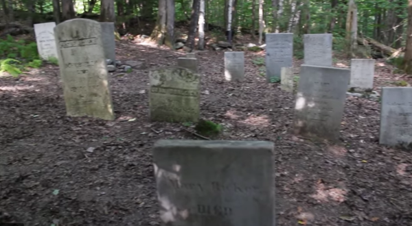 The Spooky Vermont Hike That Will Lead You Somewhere Deserted