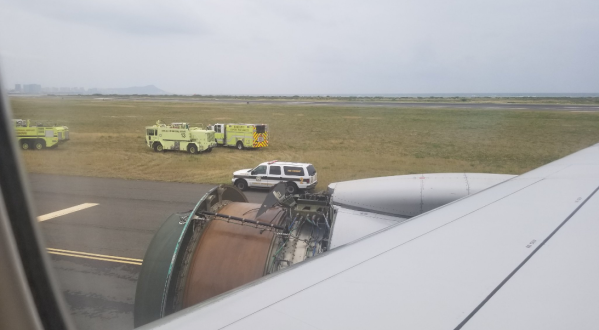 A United Airlines Engine Begin Disintegrating Mid-Flight And It Was Terrifying