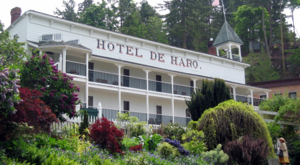 The History Behind This Remote Hotel In Washington Is Both Eerie And Fascinating