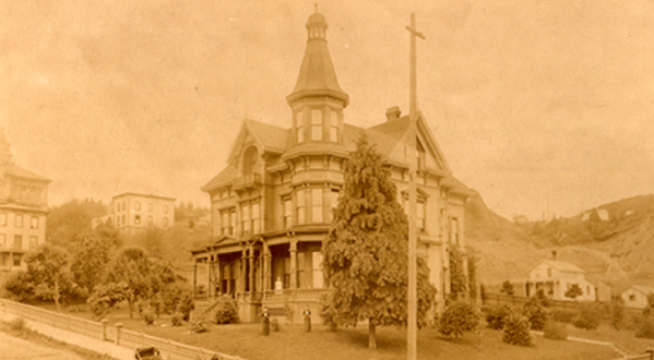The Story Behind Oregon’s Most Haunted House Is Beyond Terrifying