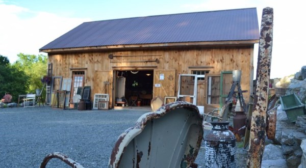 Everyone In New York Should Visit This Amazing Antique Barn At Least Once