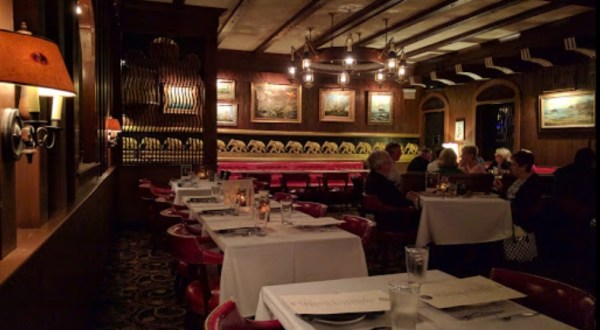 This Restaurant Inside A Historic Hotel In West Virginia Will Transport You Back In Time