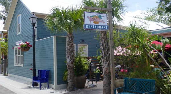 The Kitschy Seaside Cafe In Florida You’ll Want To Visit Time After Time