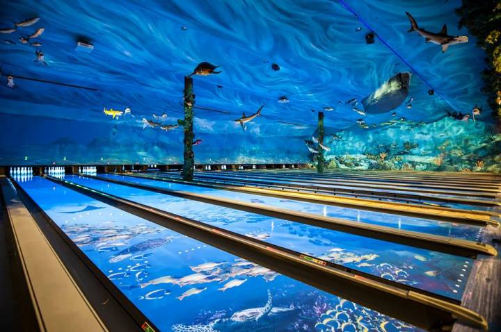 underwater-themed bowling alley