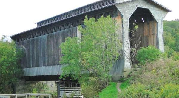 This Amazing Hiking Trail In Vermont Takes You Through An Abandoned Train Tunnel