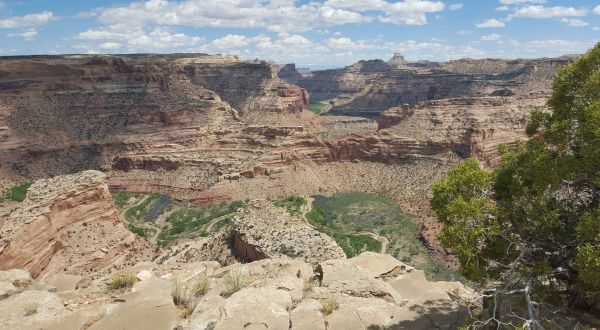 This Enchanting Hike Takes You Straight Through Utah’s Very Own Grand Canyon