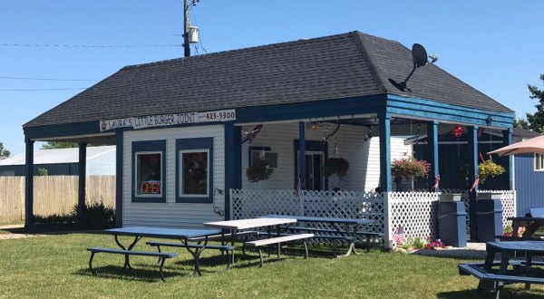 This Tiny Restaurant Way Out In The Michigan Countryside Has The Best Doggone Food You’ve Tried In Ages