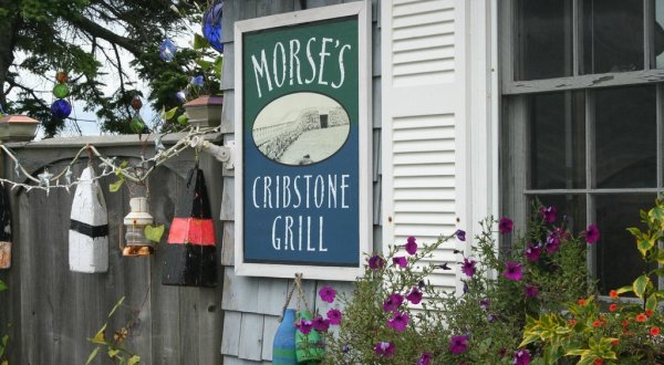 The One Amazing Maine Restaurant Where You Can Dine With Your Toes In The Sand
