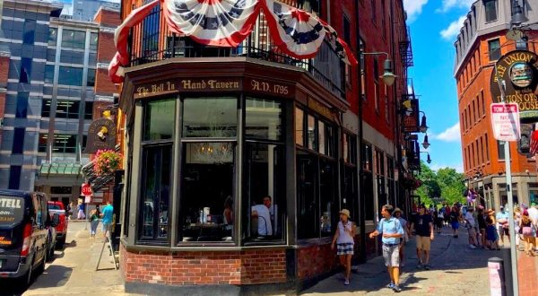 The Oldest Bar In Massachusetts Has A Fascinating History