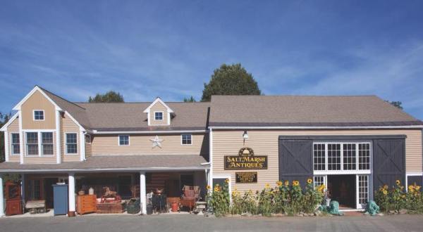 The Tiny Town Near Boston That’s Absolute Heaven If You Love Antiquing