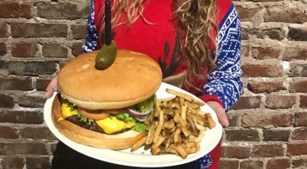 This Tennessee Restaurant Serves The Most Ridiculous Burgers And You’ll Want To Try Them