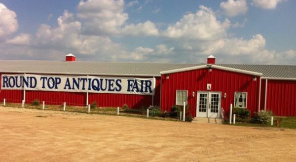 The Tiny Town In Texas That’s Absolute Heaven If You Love Antiquing