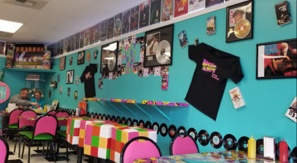 This ’80s Themed Cafe In Northern California Is A Blast From The Past You’ll Absolutely Love