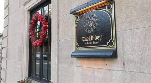 This Restaurant In Pittsburgh Used To Be A Funeral Parlor And You’ll Want To Visit