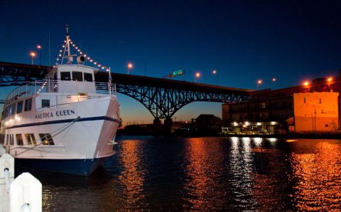 This Twilight Boat Ride In Ohio Will Take You On An Unforgettable Dinner Adventure