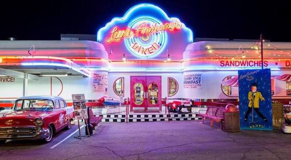 You’ll Absolutely Love This 50s Themed Diner In Arizona
