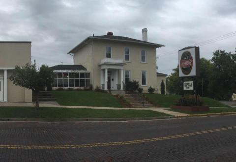 This Restaurant In Ohio Used To Be A Colonial Home And You'll Want To Visit