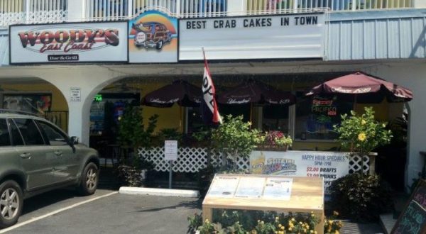 The World’s Best Crabcakes Can Be Found At This Delaware Dive