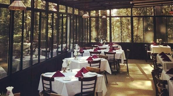 This Magical Restaurant In Northern California Is Hiding Deep In The Middle Of The Forest