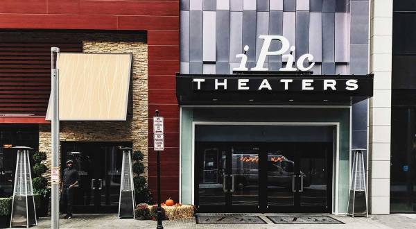 This Movie Theater In New Jersey Is Also A Restaurant And You’ll Absolutely Love Your Visit