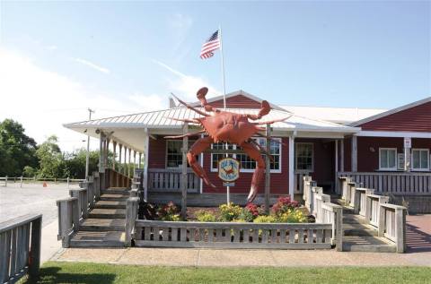Eat Endless Crabs At This Rustic Restaurant In Delaware