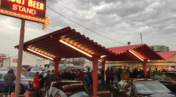 This Cincinnati Root Beer Stand Is Straight Out Of The 1950s And There’s So Much To Love