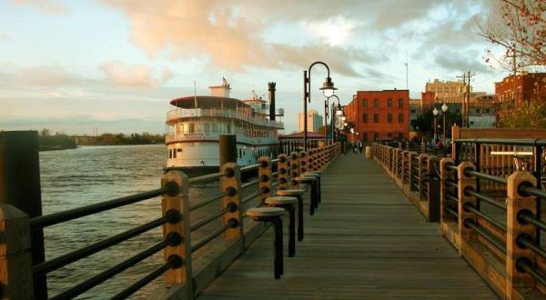 This Twilight Riverboat Cruise In Delaware Will Take You On An Unforgettable Dinner Adventure