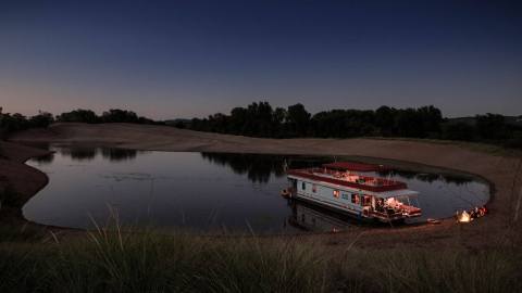 Get Away From It All With A Stay In These Incredible Iowa Houseboats