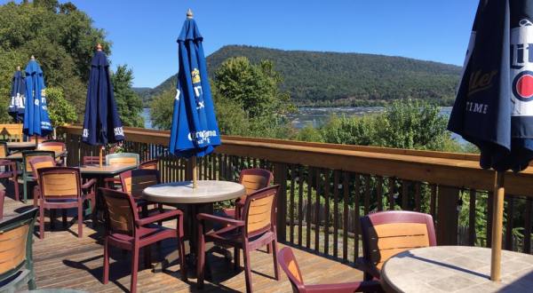 It’s Impossible Not To Love This Pennsylvania Restaurant Right On The River
