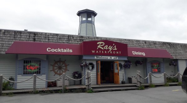 This Underrated Seafood Restaurant Right By The Water Serves Some Of The Tastiest Dishes In Alaska