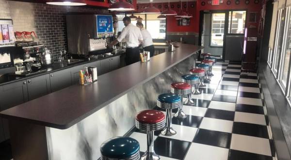 You’ll Absolutely Love This ’50s Themed Diner In Milwaukee