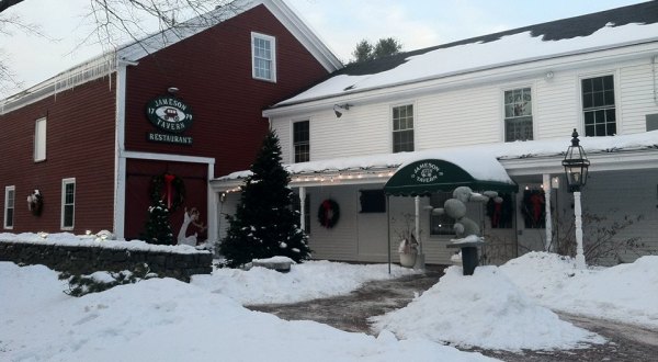 The Oldest Bar In Maine Has A Fascinating History