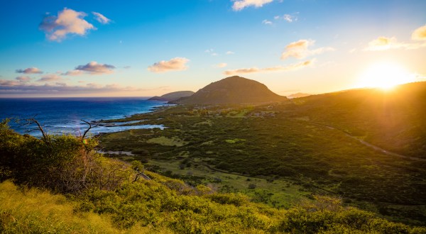 The Short Hike In Hawaii That Leads To A Panoramic, 360-Degree View