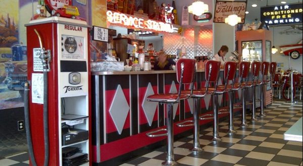 A ‘50s Themed Diner In Ohio, Nutcracker Family Restaurant Is Full Of Nostalgic Charm
