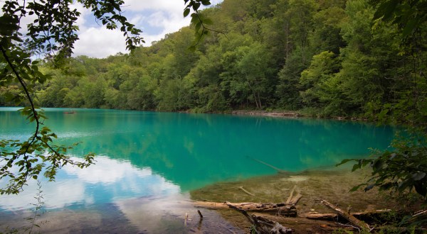 An Underrated Hike In New York Found In Green Lakes State Park Leads To A Hidden Turquoise Lake