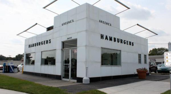 You’ll Absolutely Love Greene’s Hamburgers, A 50s-Themed Diner Near Detroit