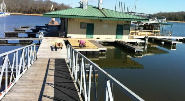 This Floating Restaurant Has Some Of The Most Enchanting Waterfront Views In Nashville