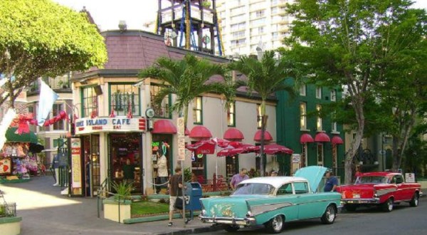 You’ll Absolutely Love This 50s Themed Diner In Hawaii