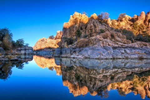 The Otherworldly Landscape Of This Arizona Lake Is Unlike Any Other In The State
