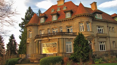 This Oregon Mansion Is Among The Most Haunted Places In The Nation