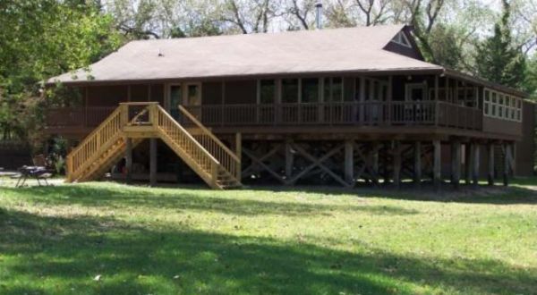 The Island Lodge In Nebraska That Will Make You Feel A Million Miles Away From It All
