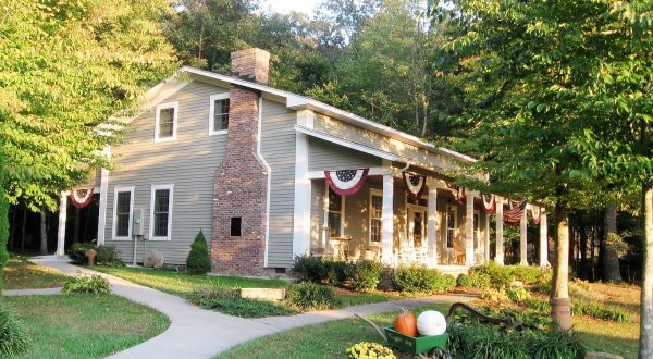 Escape Everyday Life At This Hidden Bed And Breakfast In Kentucky