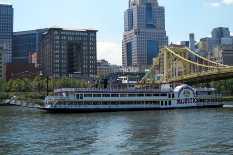 This Twilight Boat Ride In Pittsburgh Will Take You On An Unforgettable Dinner Adventure