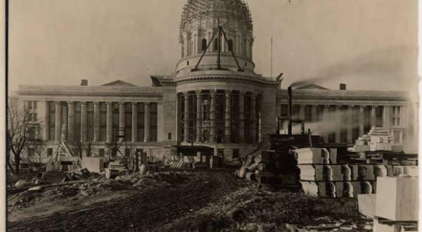 10 Rare Photos Taken During The Missouri State Capitol Construction That Will Simply Astound You