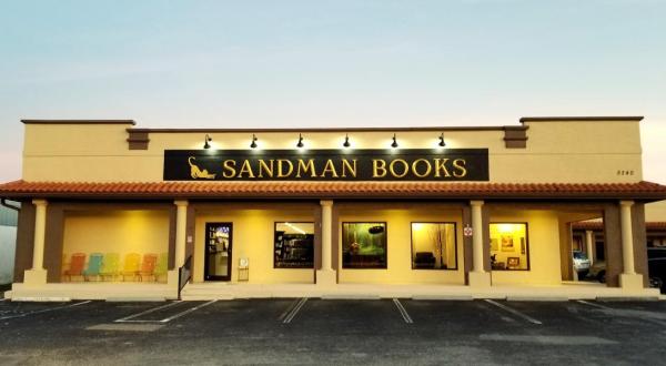 This Massive Bookstore In Florida Has Walls Made Of Books And Is Like Something From A Dream