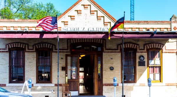 The 9 Best Restaurants Around Austin To Take An Out Of Towner