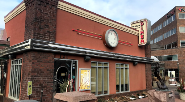 You’ll Absolutely Love This 50s Themed Diner In South Dakota