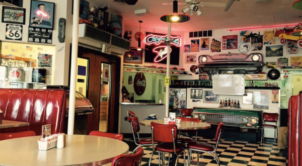 You’ll Absolutely Love This 50s Themed Diner In Montana